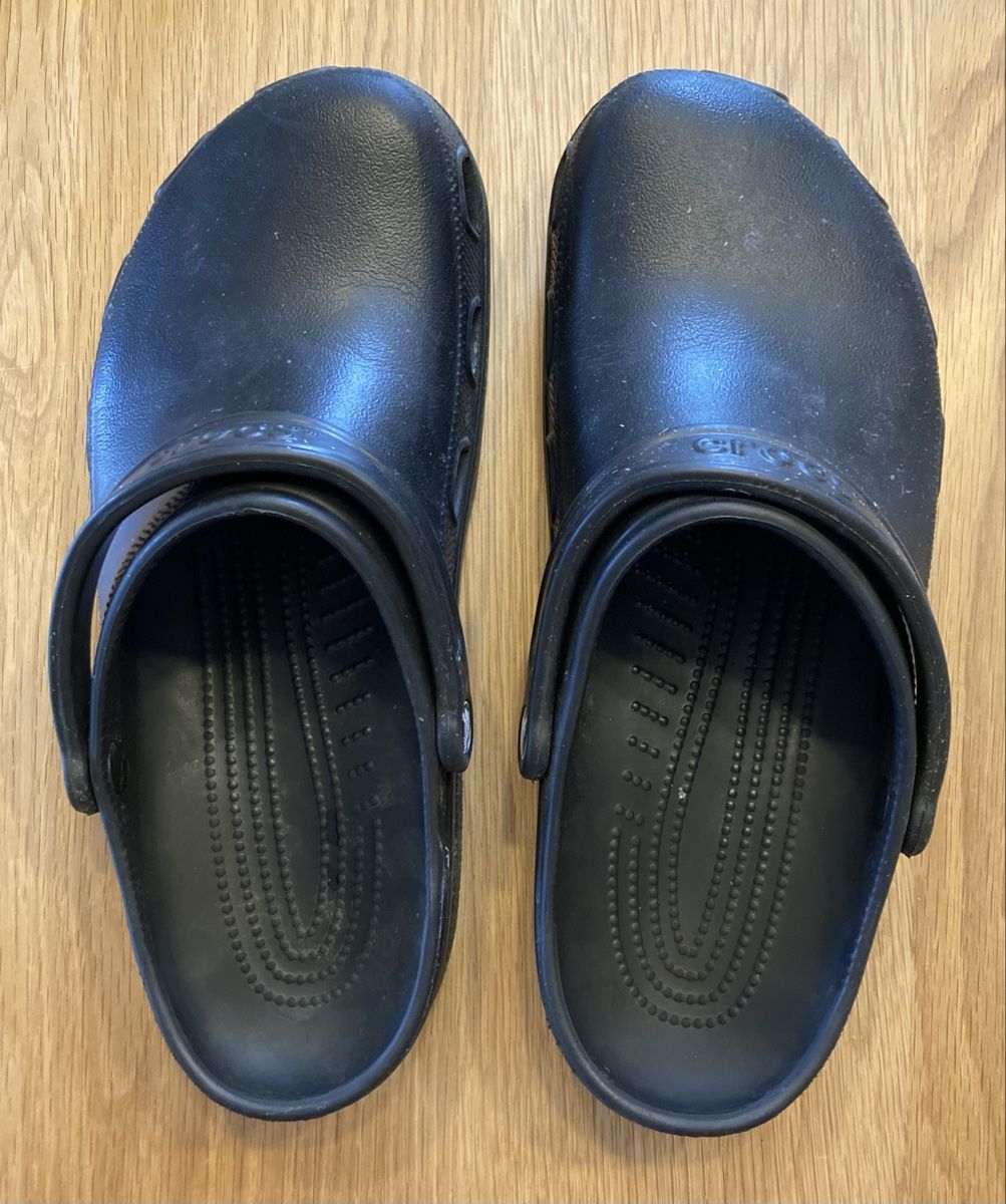 Crocs Chaussures hommes: Crocs schwarz, gr. M12 (46/47) – D'occasion à St.Gallenkappel par apopka