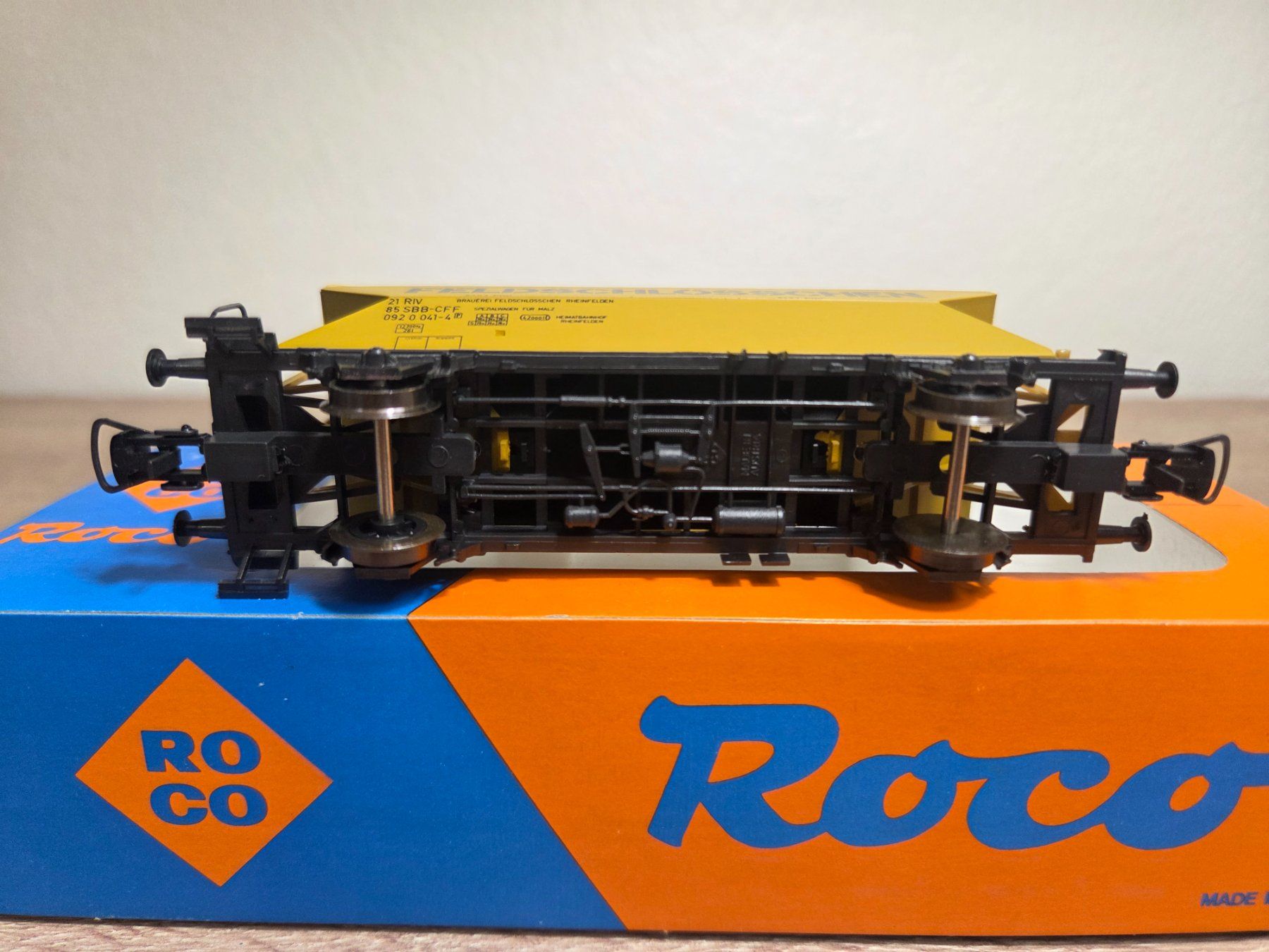 Roco Modellini di ferrovie: Roco 44314C Silowagen Feldschlösschen SBB H0 – Nuovo e nell'imballaggio originale da St-Aubin-Sauges venduto da Lo_Go 4