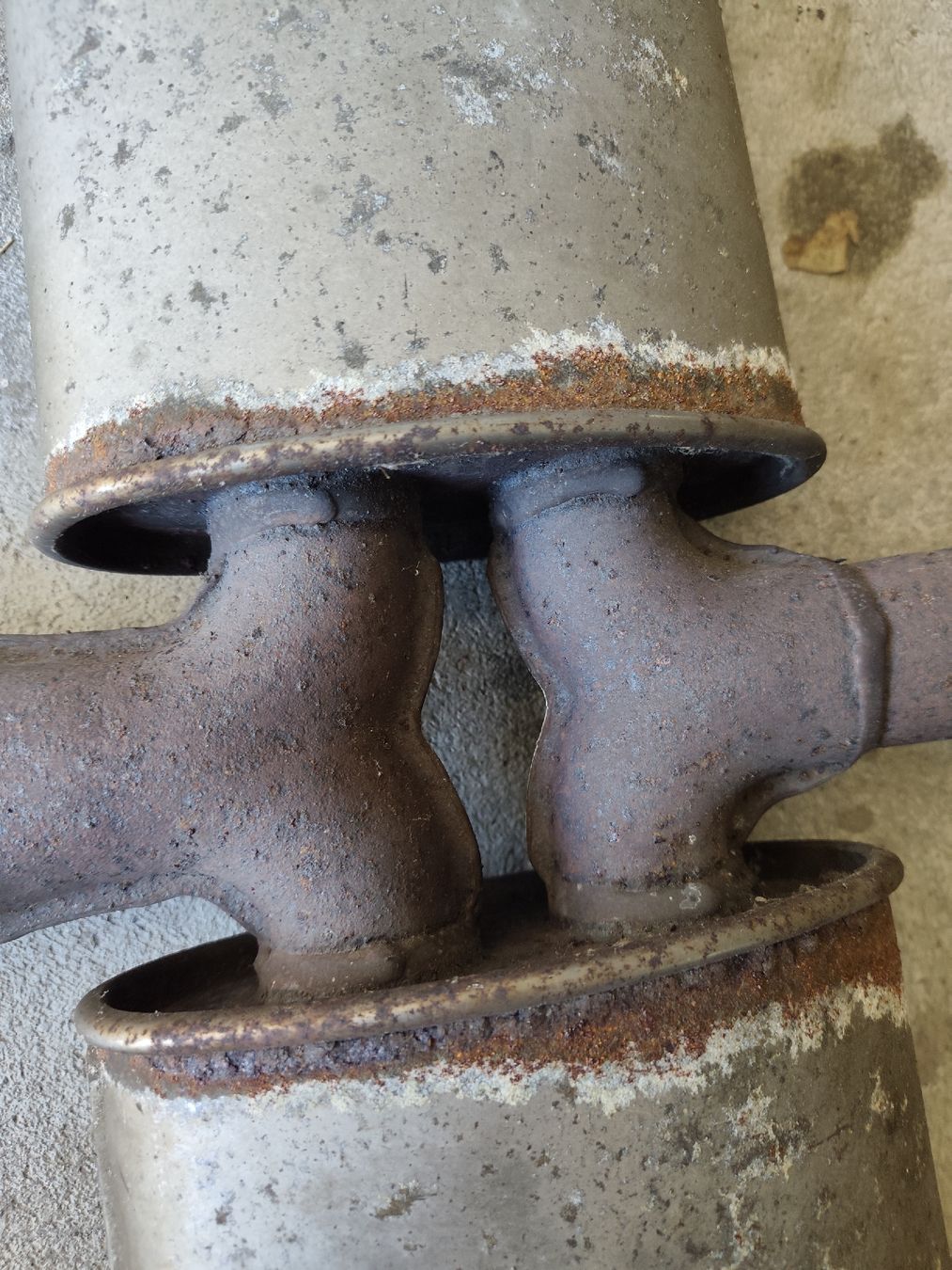 Audi Sistemi di scarico: 8A0253411H Audi 80 B4 V6 Mittelschalldämpfer – Difettoso da Rebstein venduto da andi322 1