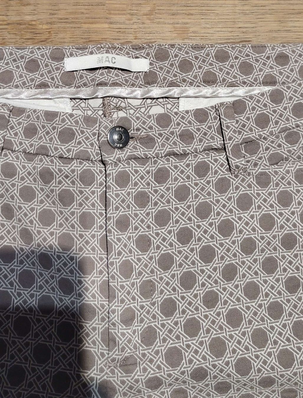 Pantaloni: Damenhose MAC grau gemuster Gr.44/46 – Usato da Schwarzenburg venduto da Budi58
