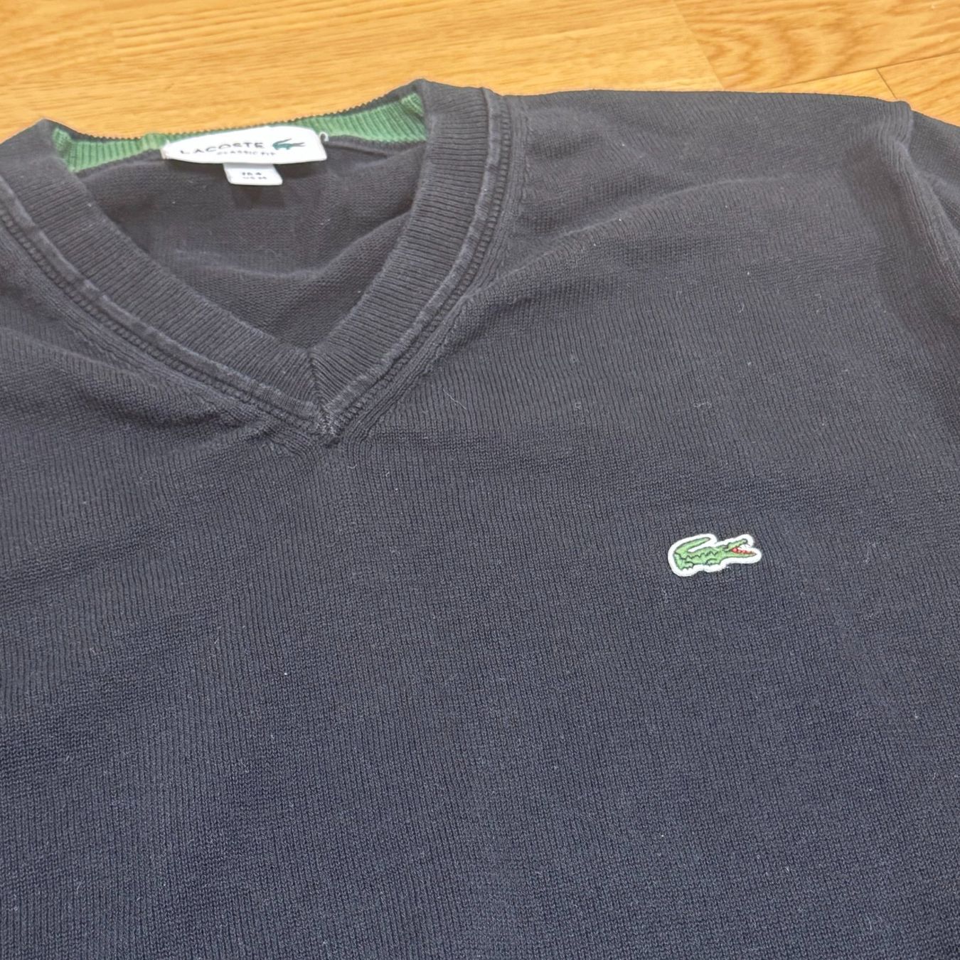 Lacoste Maglioni & Felpe: Lacoste dark blue v-neck sweater retro 00s pull – Usato da St. Gallen venduto da sourced_limited 1
