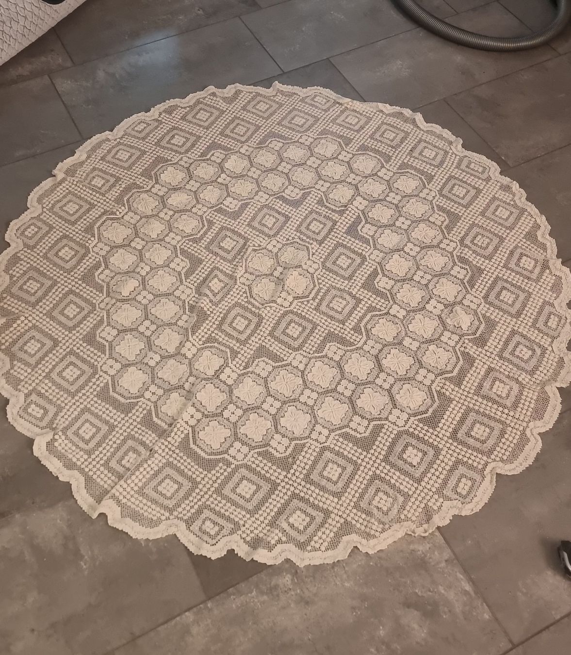 Altra biancheria da tavola: Vintage Spitzentischdecke, beige/weiss, rund – Usato da Zweidlen venduto da VG159