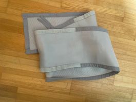 Gitterbett Umrandung grau Netz Gurt angebunden mit Klett