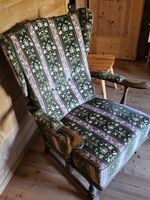  Sessel mit gemustertem Stoffbezug