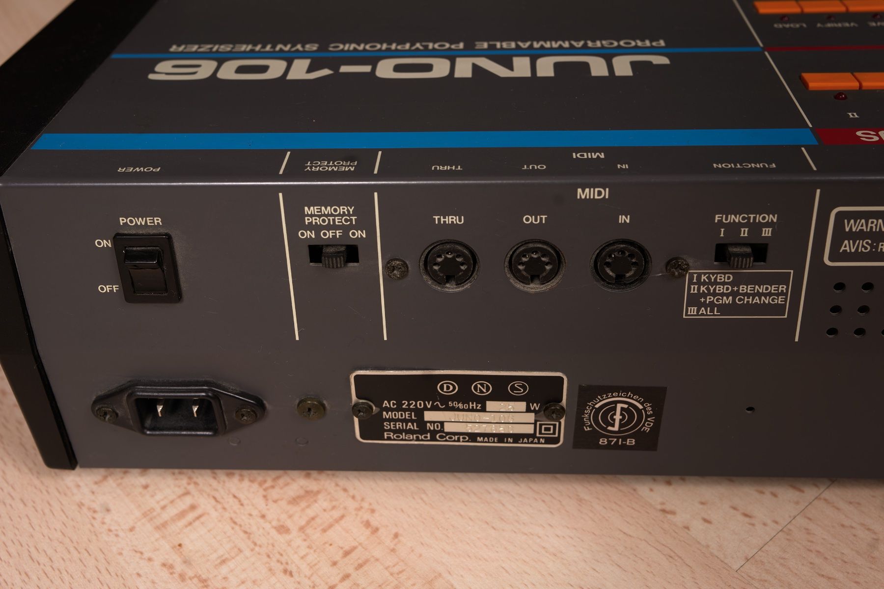 Roland Strumenti musicali: Roland Synthesizer Juno 106 – Usato da Oberwil BL venduto da Klang 2