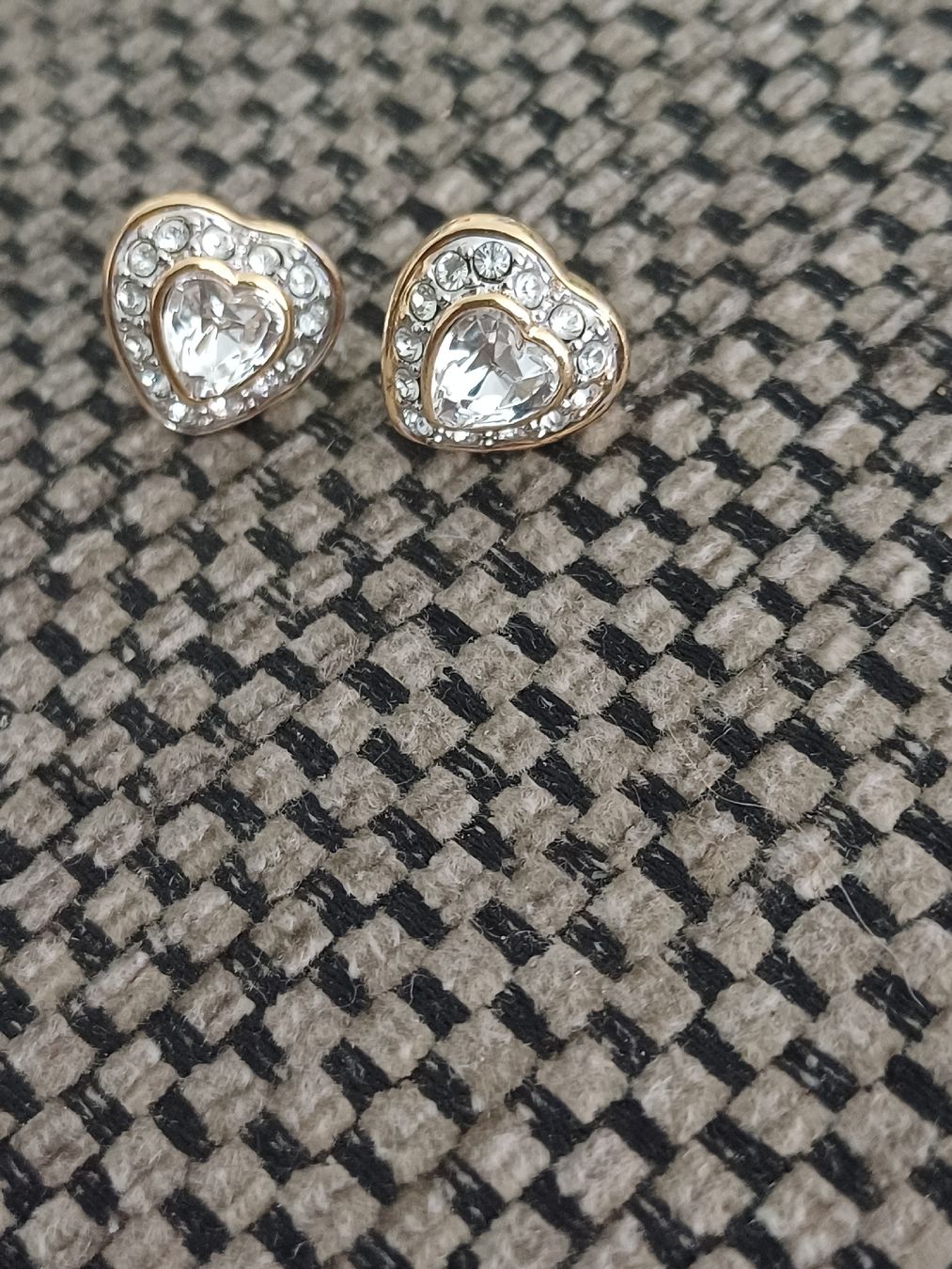 Orecchini pendenti & Orecchini a lobo: Ohrstecker Herzform goldfarben mit Steinen  – Usato da Ostermundigen venduto da Loulilou86