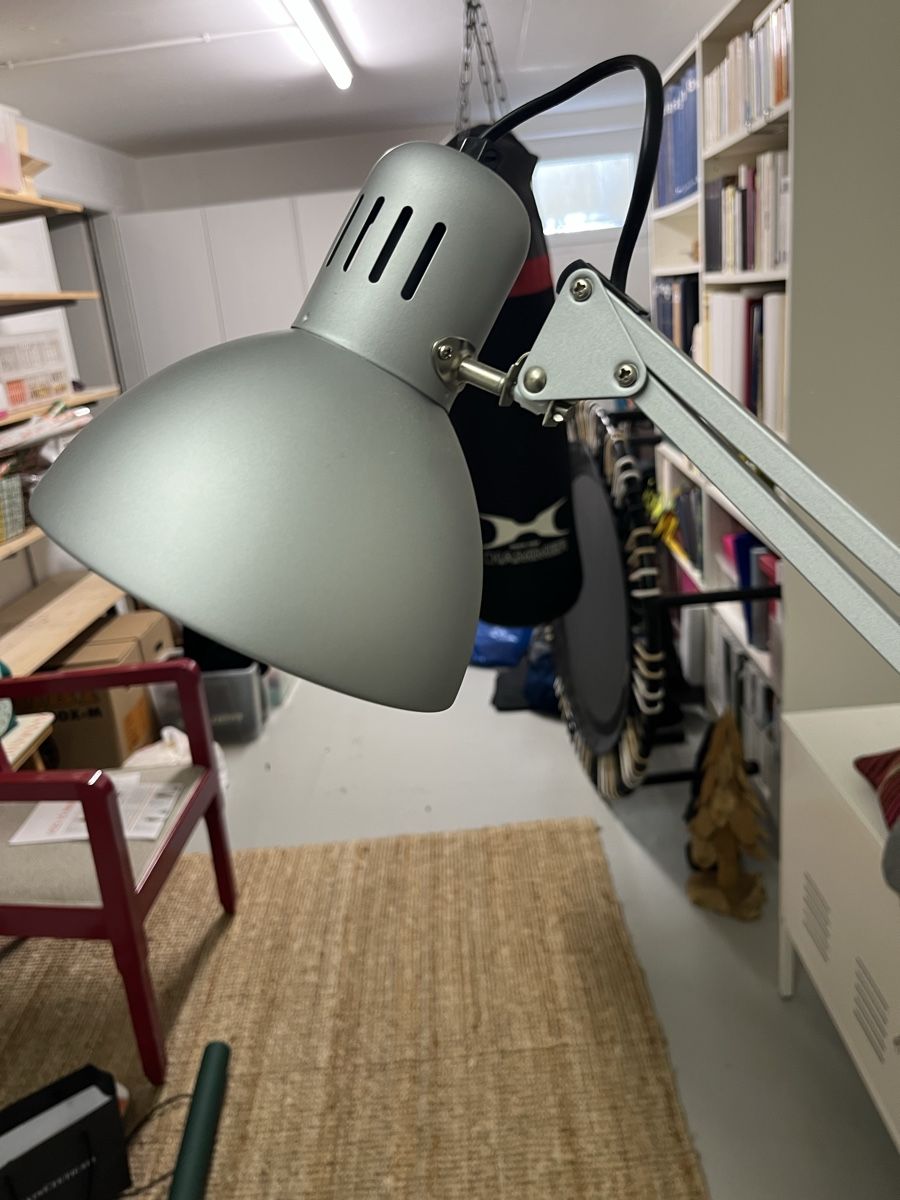 Ikea Lampes: Lampe mit Teil zum Schrauben  – D'occasion à Birmensdorf ZH par Sab5555