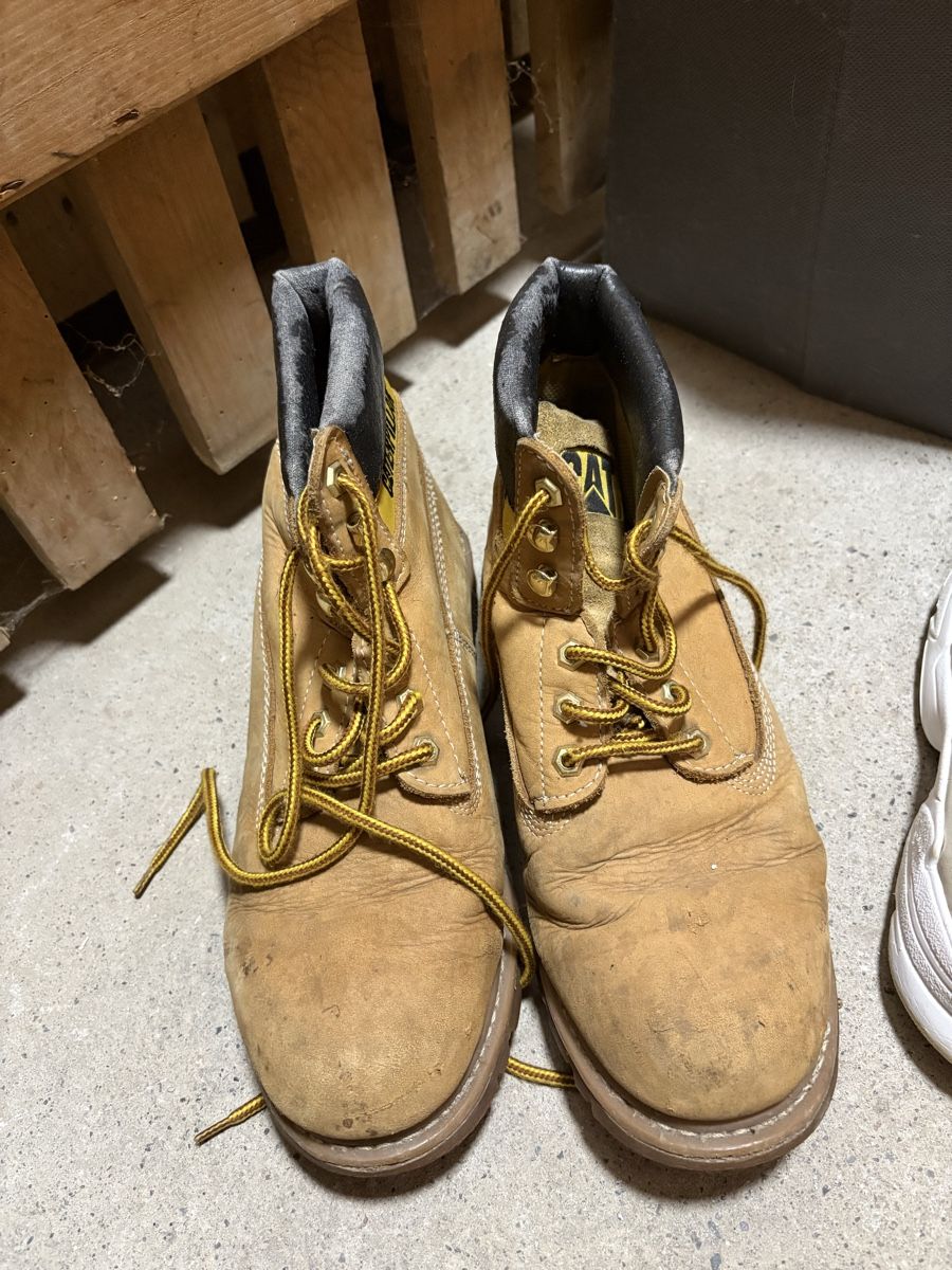Caterpillar Scarpe da uomo: Bottes Caterpillar homme, taille 44 – Usato da Yverdon-les-Bains venduto da Livia.vtier