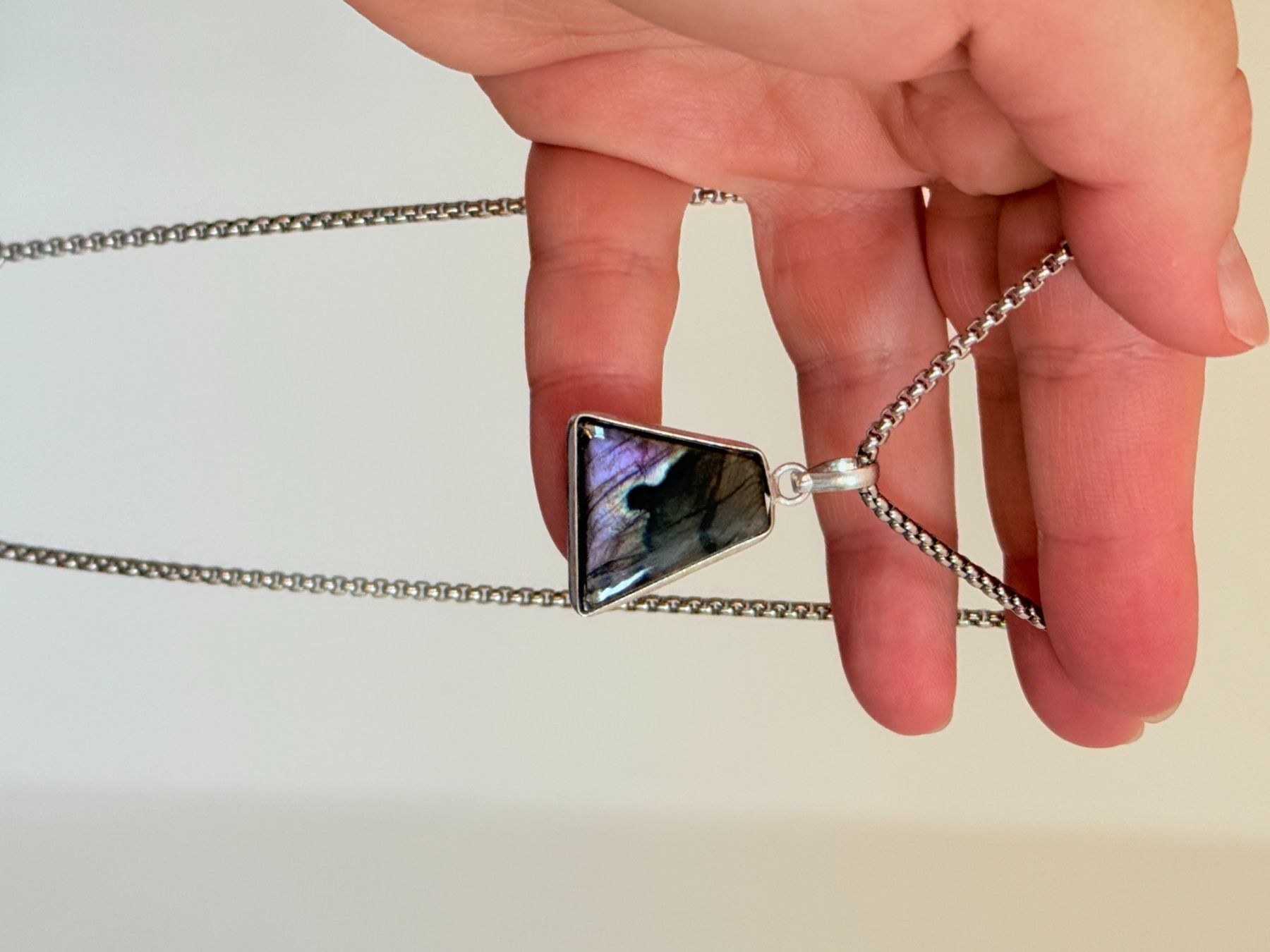 Ketten: Collier avec Labradorite – Neu und originalverpackt aus Genève von AWWA 2