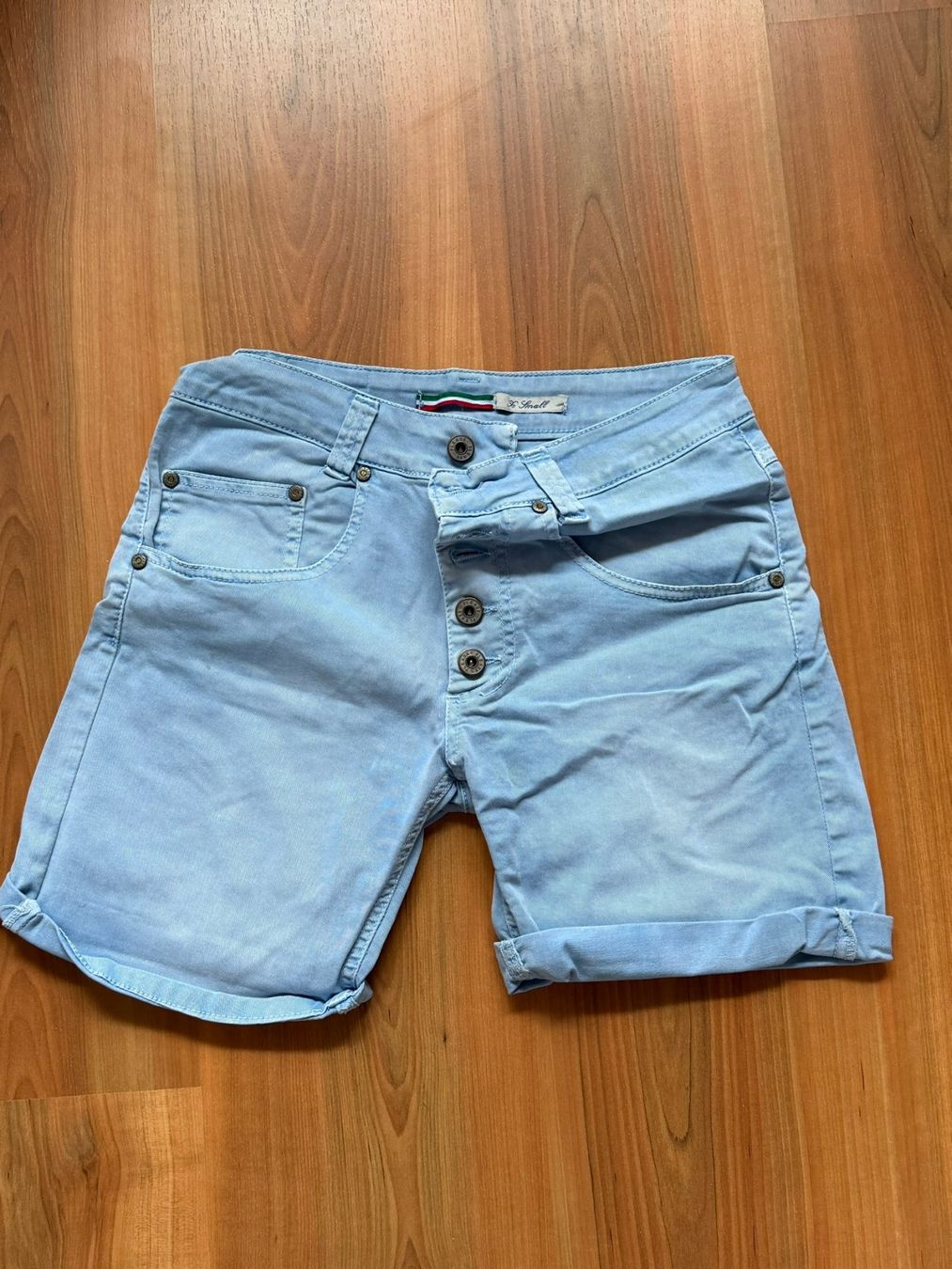 Please Jeans Pantaloni: Shorts von Please – Usato da Burgdorf venduto da Bizeli