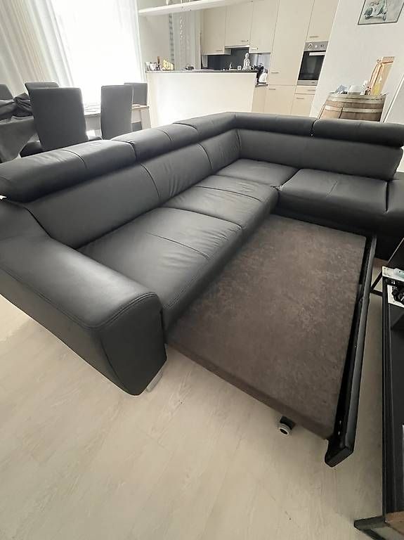 Divani: Ecksofa aus Leder mit Schlaffunktion und Stauraum – Usato da Pfungen venduto da Pumii1 2