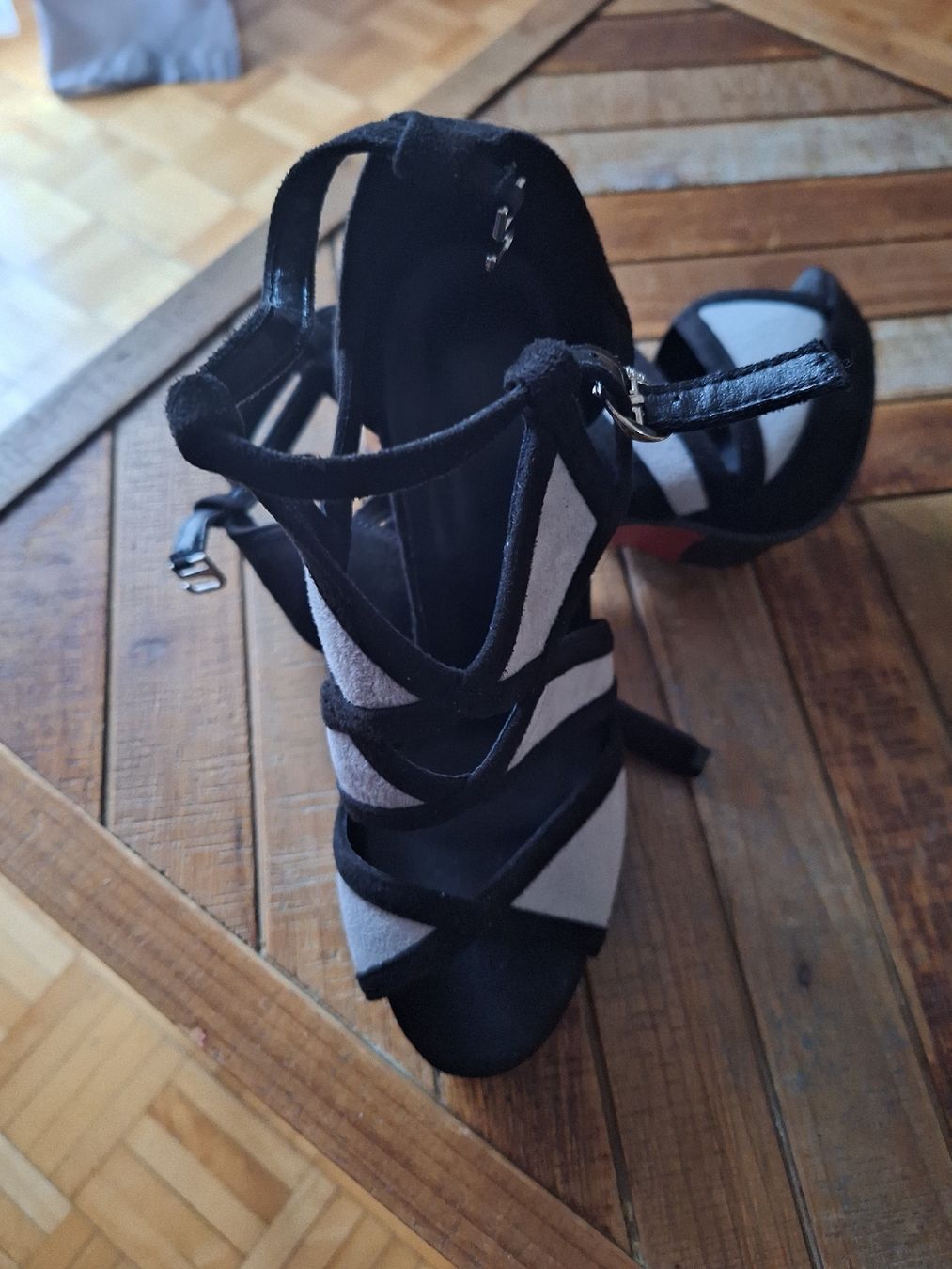 Scarpe da donna: Chaussures – Nuovo (secondo la descrizione) da Fribourg venduto da car_6vvs 1