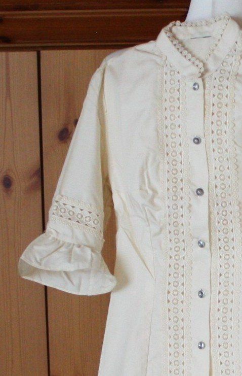 Camicette: Bluse mit Spitze hellgelb Gr. S – Usato da Flüelen venduto da Diversicum-Vintage 1