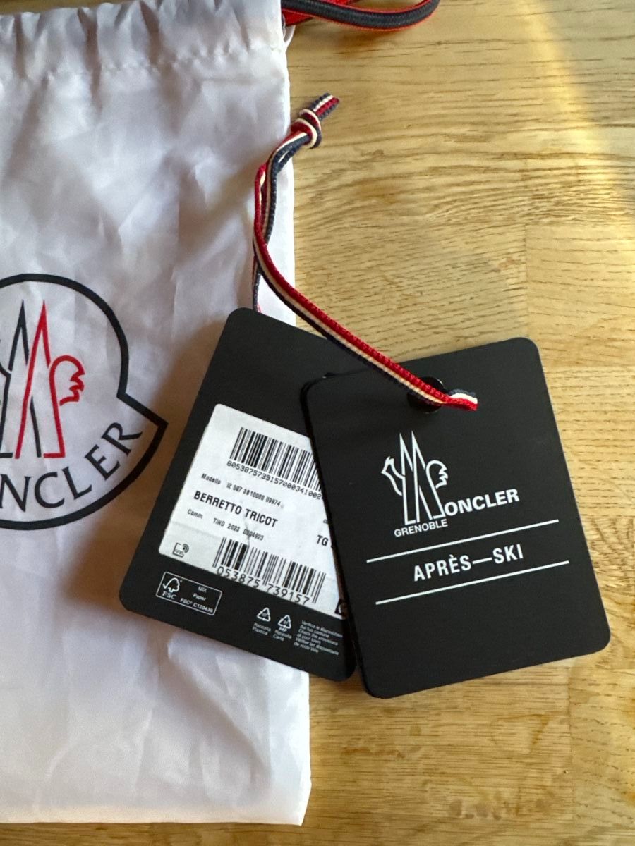 Moncler Copricapi, berretti & cappellini: Moncler Green Wool Beanie Hat - Perfect Winter Accessory! – Nuovo (secondo la descrizione) da Grund b. Gstaad venduto da ReLuxe 1
