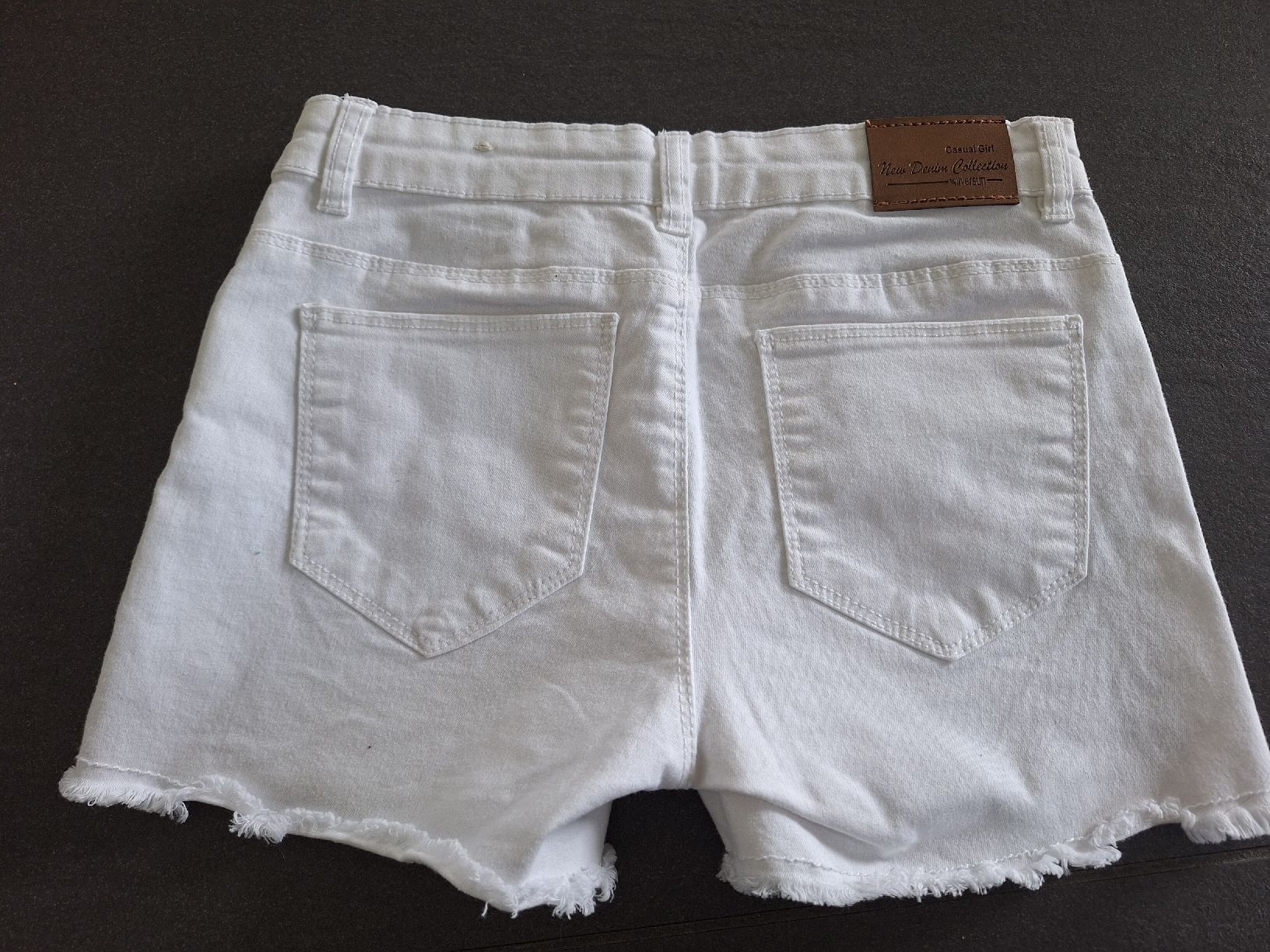 Pantaloni: Weisse Jeans Sorts, Gr. 140 – Usato da Brittnau venduto da Norge77 1