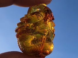 BERNSTEIN unbehandelt  Drachen - Skulptur  6.34gram  Mexiko