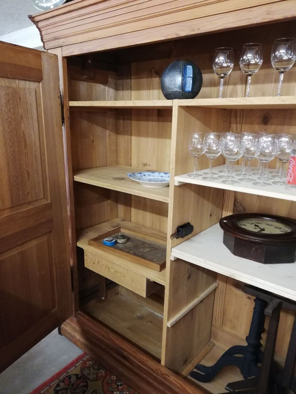 Schränke: Schrank gross alt massiv Tanne rustikal – Gebraucht aus Malters von  1