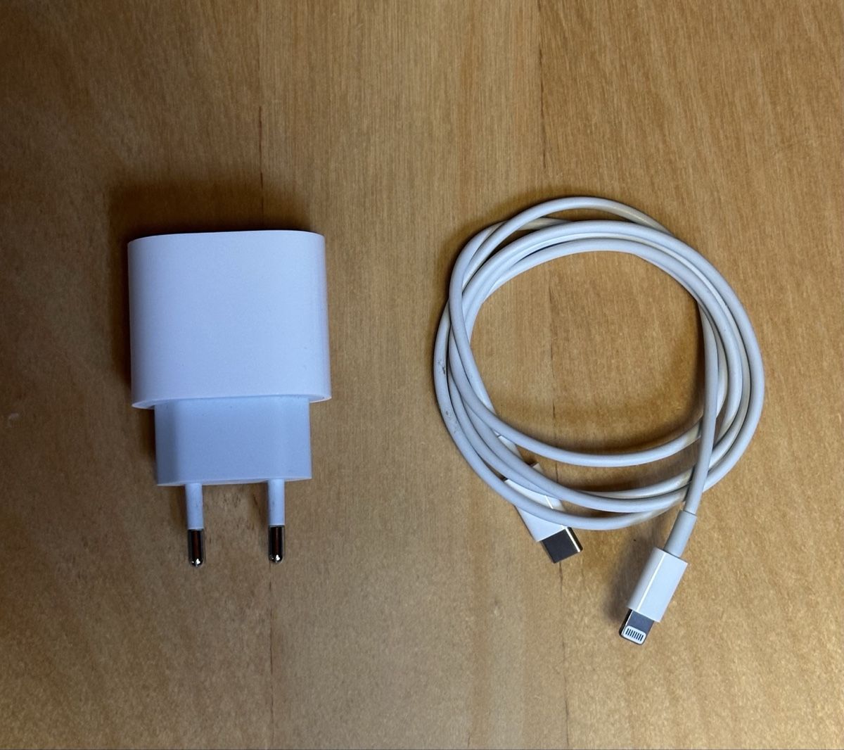 Apple Laufwerke & Adapter: Apple iPhone USB-C Power Adapter Lightning Cable Wire White – Gebraucht aus St. Gallen von S_rnw2