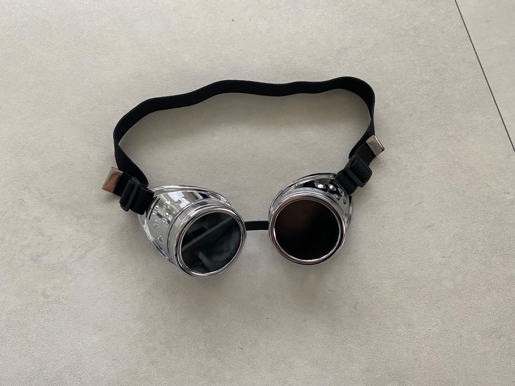 Brillen & Gläser: Steam Punk Brille Silber – Neu und originalverpackt aus Spreitenbach von Brockiland-Flohmarkt