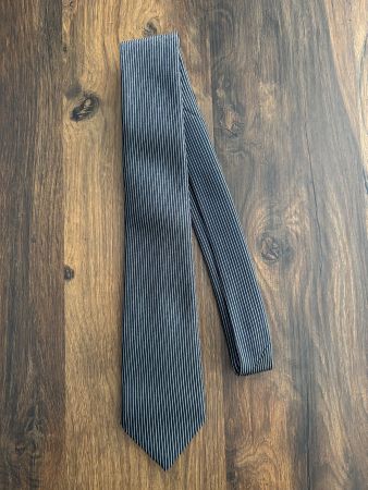Bogie Krawatte schwarz mit feinen weissen Streifen