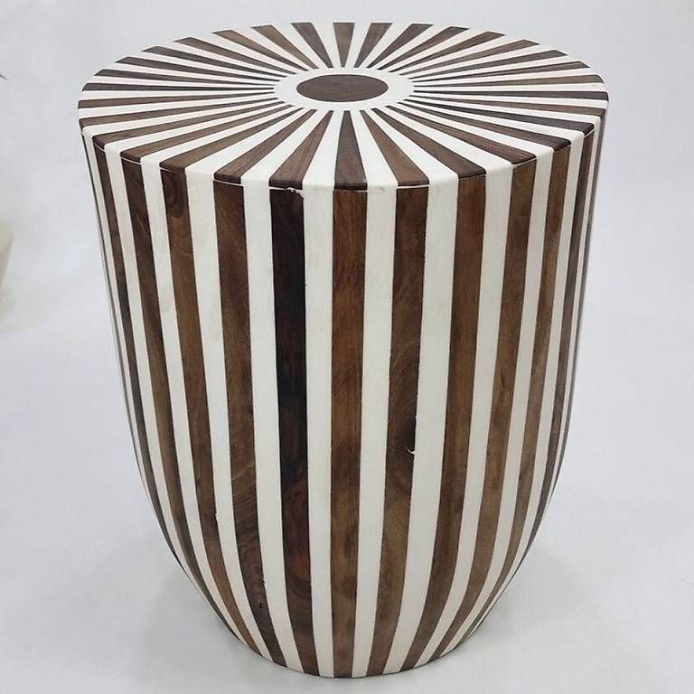 Tavoli: Table d'appoint marocaine en noyer, fabriquée à la main – Usato da Crans-Montana venduto da AtlasWoolWorks 1