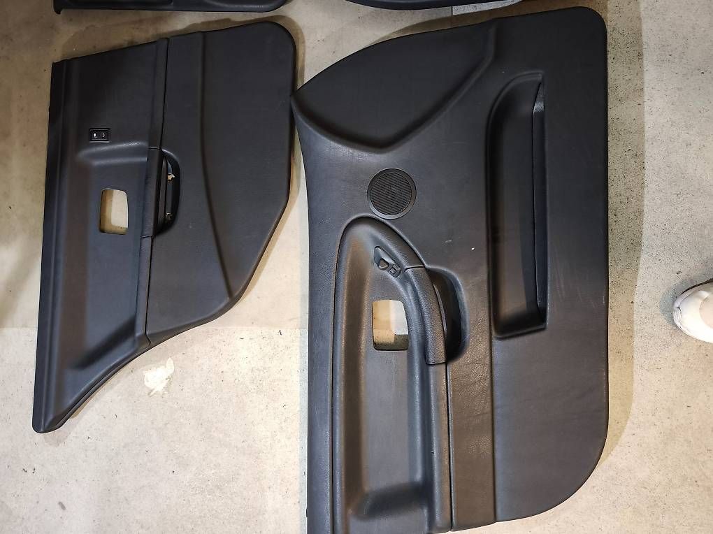 Tutti pezzi di ricambio auto: BMW E36 Limo, Touring, Leder Türpappen  – Usato da Zihlschlacht venduto da rad_vvm9 1