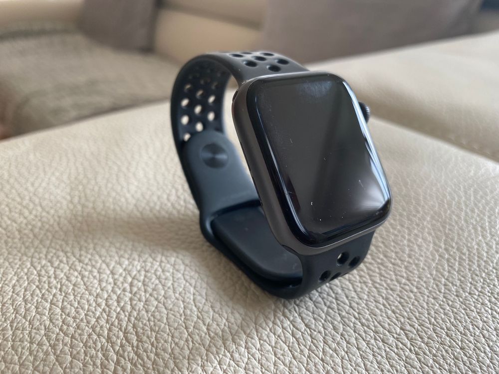 Apple Watch NIKE Series S4 44mm GPS + FRD | Kaufen auf Ricardo