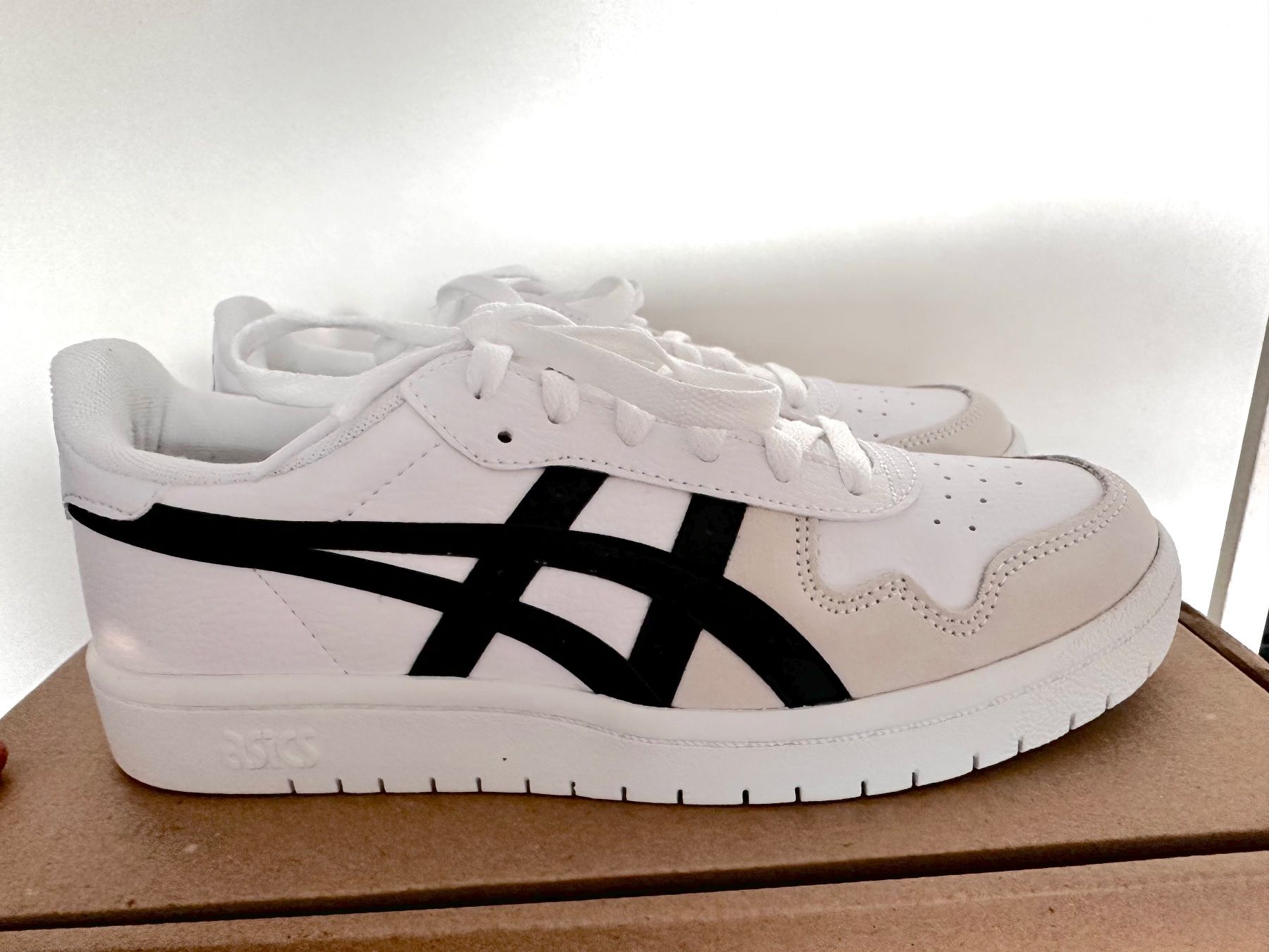 Asics Chaussures femmes: ASICS Sneaker Weiss Schwarz Grösse 38 neu – Neuf (Voir description) à Haldenstein par enie123 1