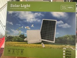 NEU – Solar LED Aussenleuchte mit Solarpanel & Fernbedienung