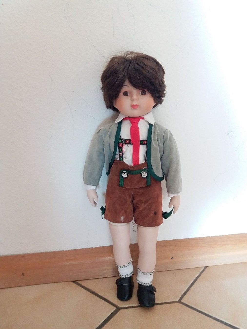 Bambole: Porzellainpuppe Schweizer Junge. – Usato da Marin-Epagnier venduto da Natasa82