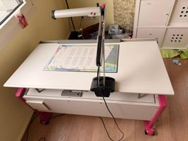 Möll Kinderschreibtisch mit Möll Lampe