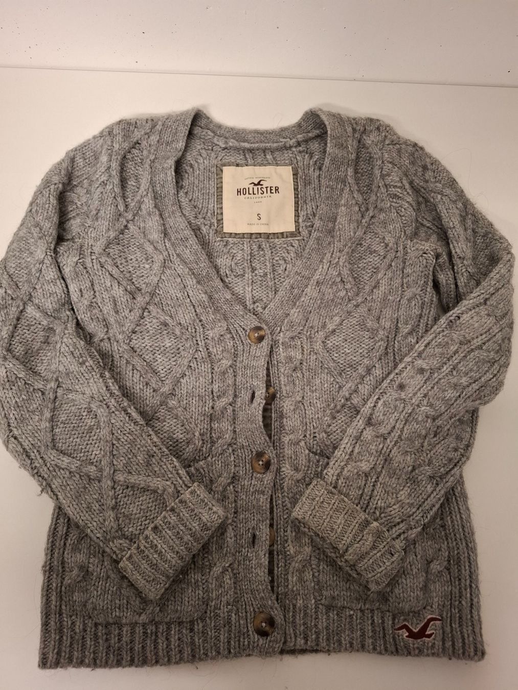Hollister Maglioni & Felpe: Hollister Strickjacke Grau, Grösse S – Usato da Jenins venduto da kunzli88