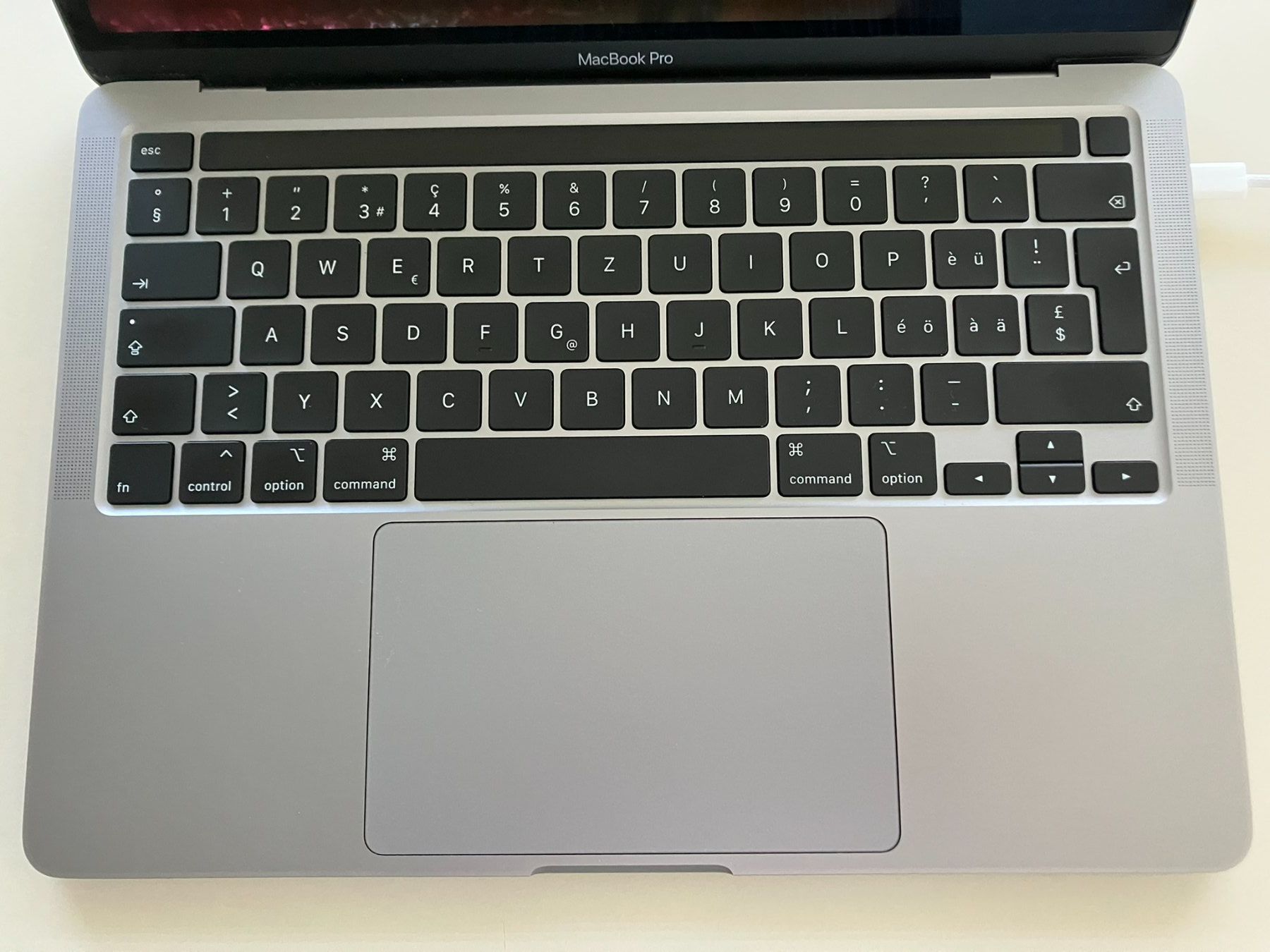 Apple Notebook: MacBook Pro 13" 2020 / Touch Bar / iCloud gesperrt – Usato da Meisterschwanden venduto da Discus0 1