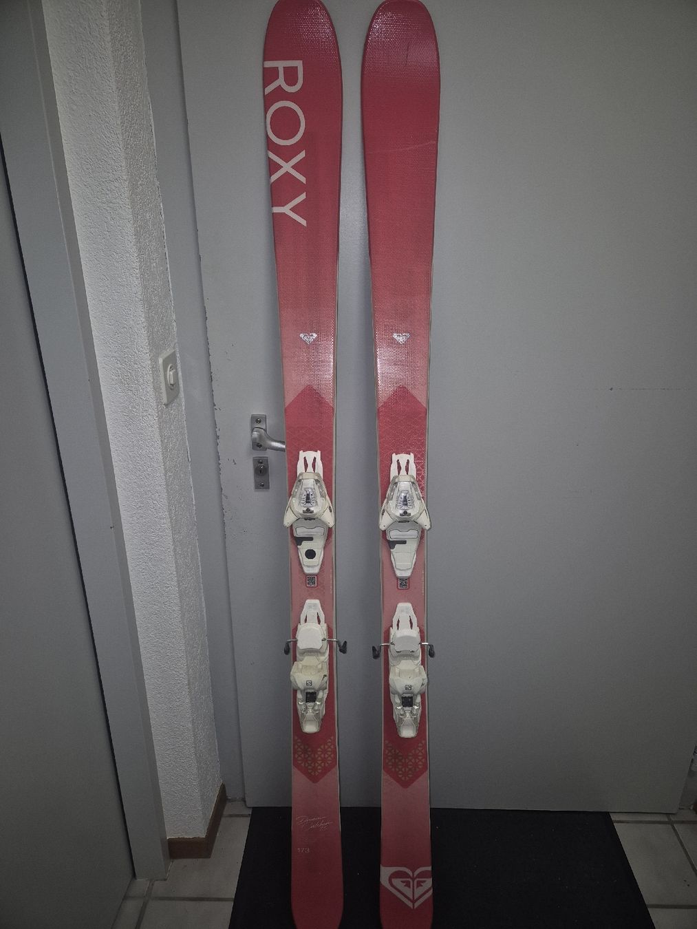 Roxy Sci: Roxy Dreamcatcher 85 avec fixations – Usato da Porrentruy venduto da jer_6hmq
