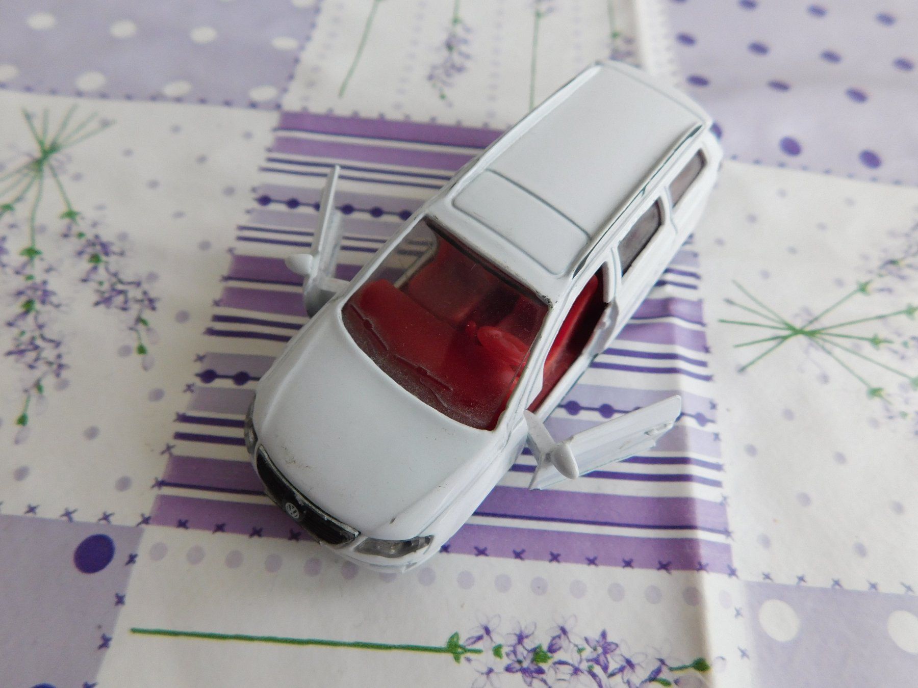 Siku Modellini d'auto: Siku VW Passat Variant weiss – Difettoso da Strengelbach venduto da Wedi73 1