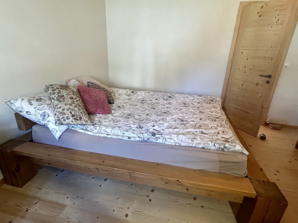 Letti: Lit bois massif 160x200 – Usato da Leysin venduto da car_8fnh