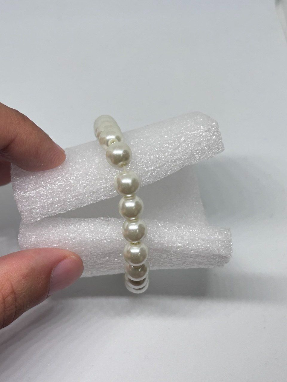 Bracciali & Braccialetti: Bracciale Elastico con Perle Sintetiche Bianche – Usato da Giubiasco venduto da LorisVale 1