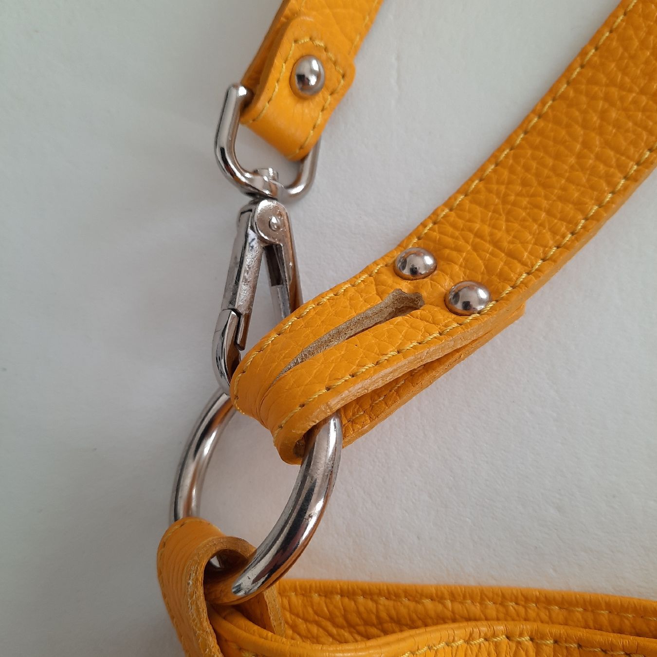 Borse da donna: Echteleder Umhänge Tasche NEU. gelb.Top. – Nuovo e nell'imballaggio originale da olten venduto da Laterne50 4