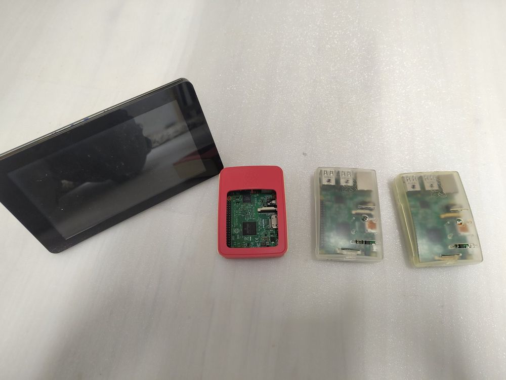 2 Raspberry Pi Pi 3 u. 2 Pi 2 Model B inkl. Touch Display (Gebraucht ...