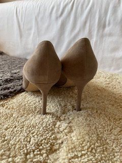 Jimmy Choo Scarpe da donna: Jimmy Choo Romy Suede Pumps Taupe 37 – Nuovo (secondo la descrizione) da Bernhardzell venduto da Sunka0 3