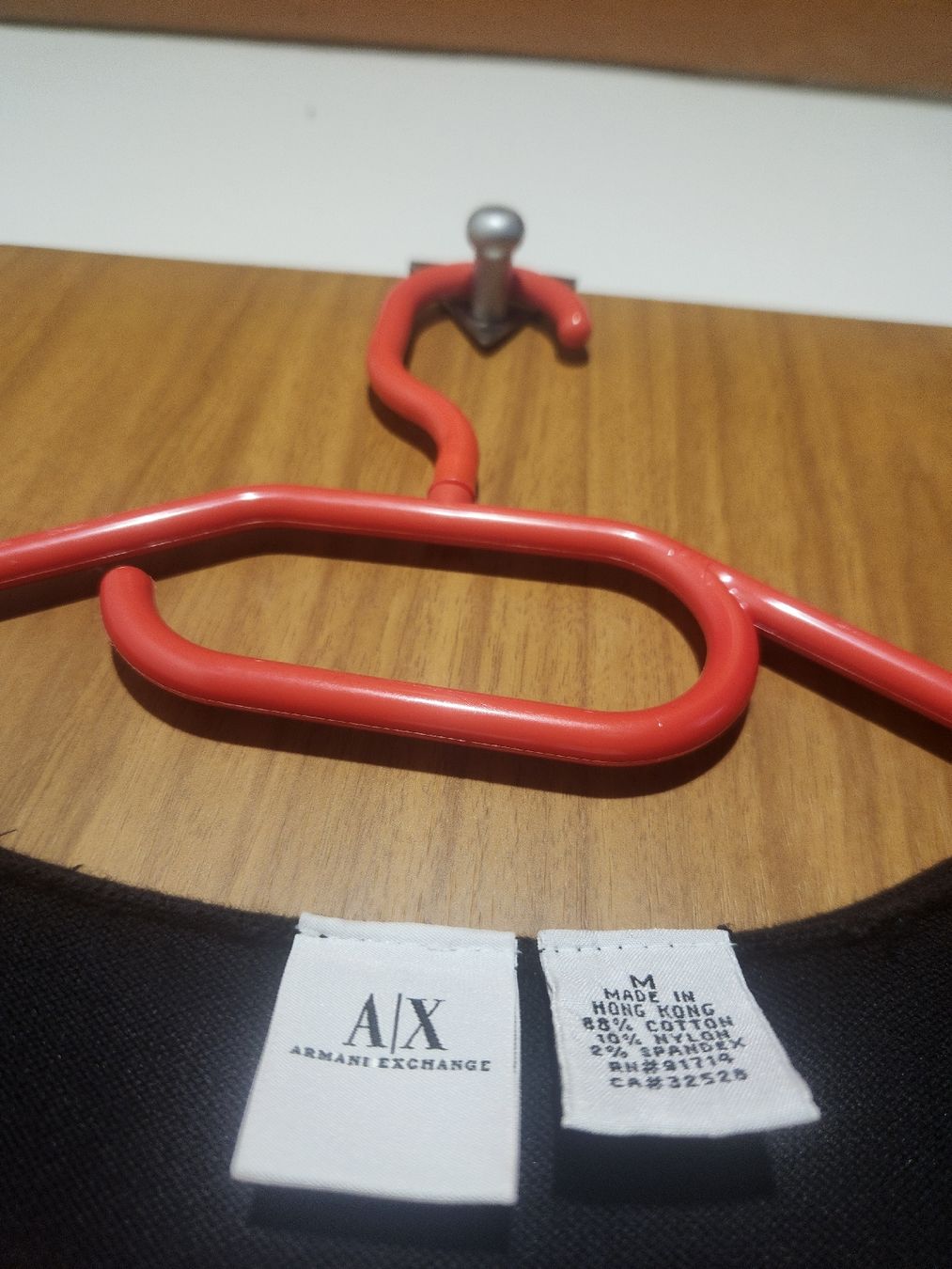 Armani Top: Débardeur Armani Exchange noir taille M – Usato da Niedergösgen venduto da Eva2410 3
