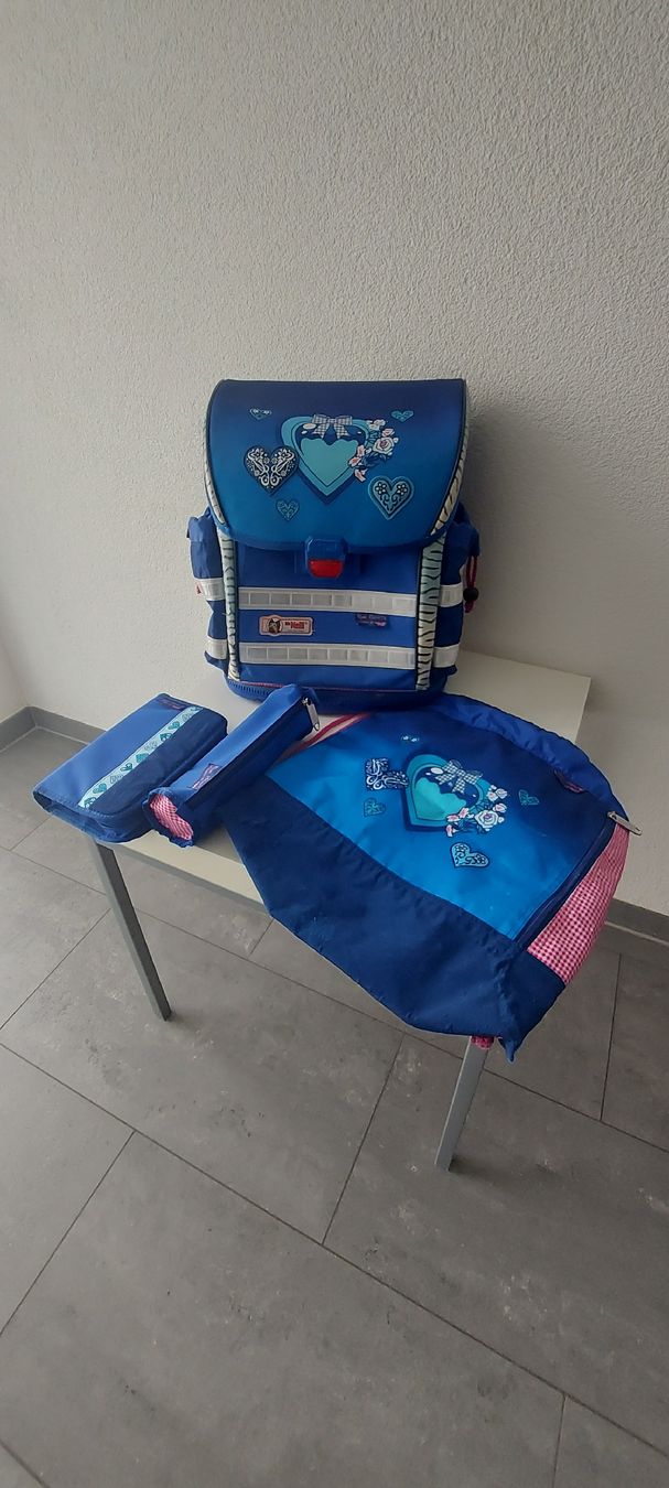 Mc Neill Borse & Zaini: 4er Set: Schulrucksack+Etui+Sportsack+Schlamperroll McNeill – Usato da Hofstetten SO venduto da morgana71
