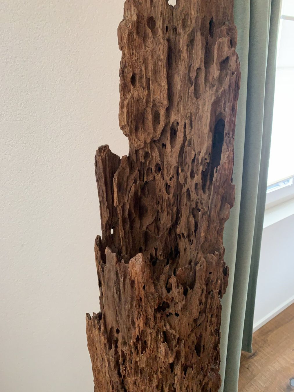 Lampade: Wunderschöne Ständerlampe aus Teakholz. – Usato da Saland venduto da B.W8493 1