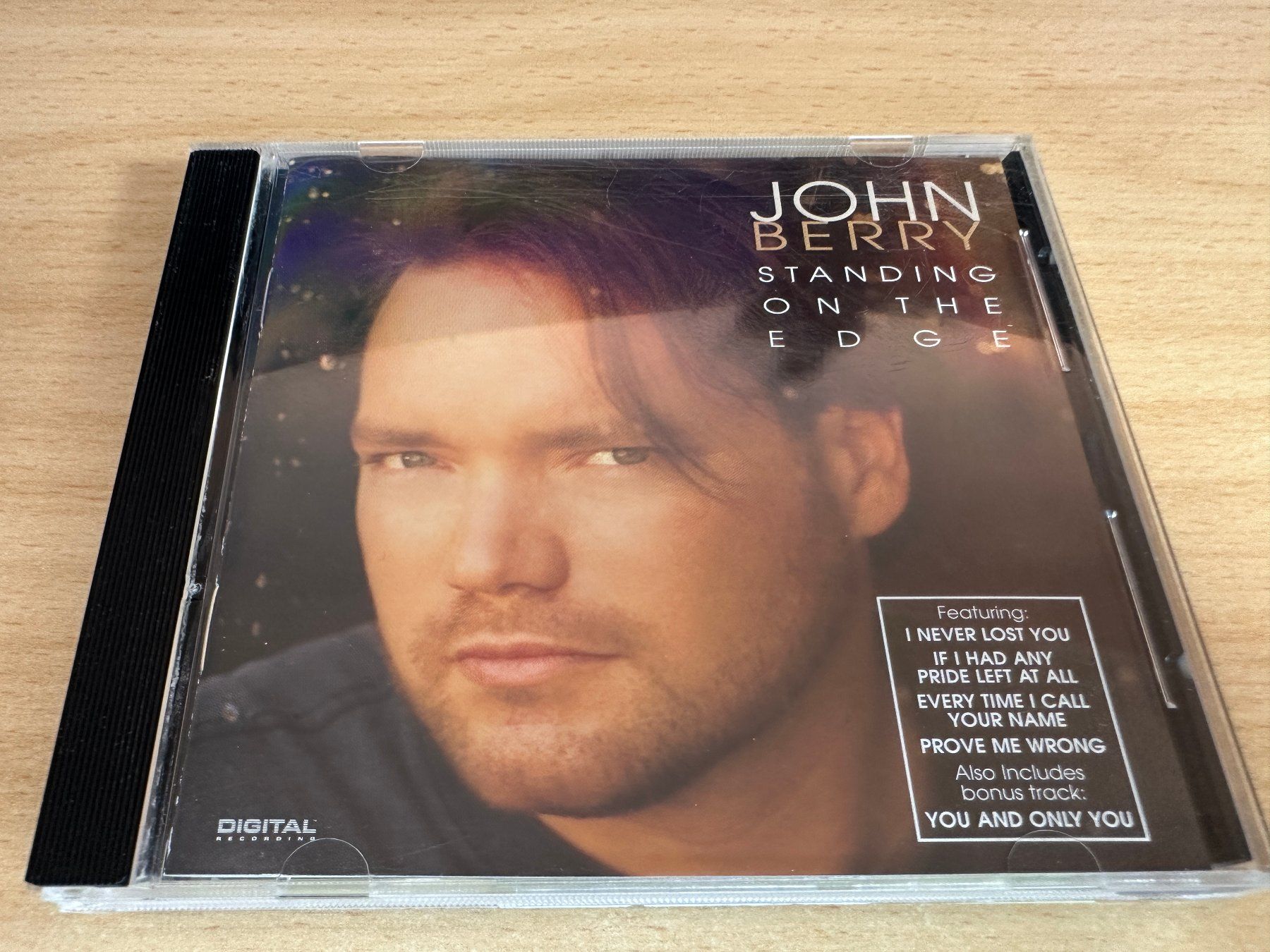 CD: John Berry – Standing On The Edge – Usato da Rikon im Tösstal venduto da Alpenmutz