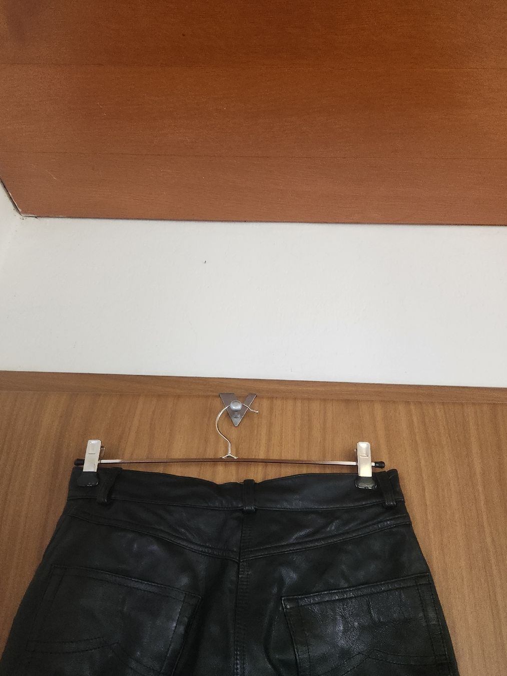 Pantaloni: Pantalon en cuir noir taille 36  – Usato da Niedergösgen venduto da Eva2410 2