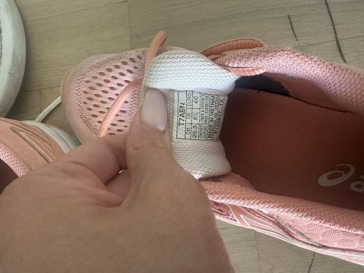 Asics Chaussures femmes: ASICS - LAUFSCHUHE – D'occasion à Suhr par fra_r7d5 1