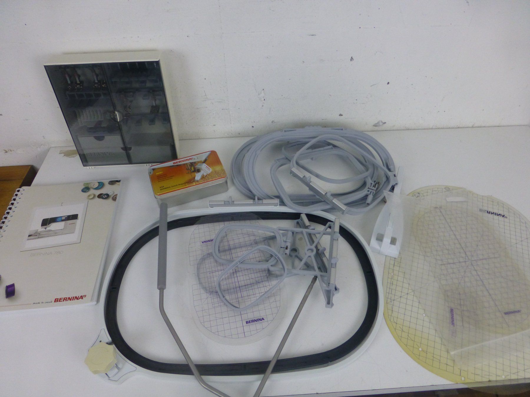 Bernina Macchine da cucire: BERNINA B 780- mit Stickmodul für – Usato da Fahrweid venduto da ekv 8