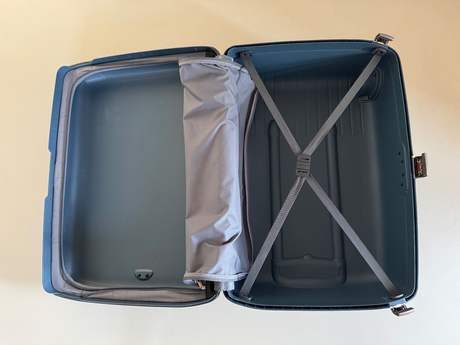 Samsonite Valigie: SAMSONITE ROLLKOFFER GROSS, FARBE BLAU – Usato da Oberentfelden venduto da May03 5