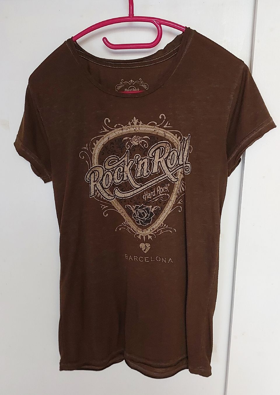Hard Rock Cafe T-shirt: Hard Rock Cafe Shirt – Usato da Brunnen venduto da CHOUCHOU.