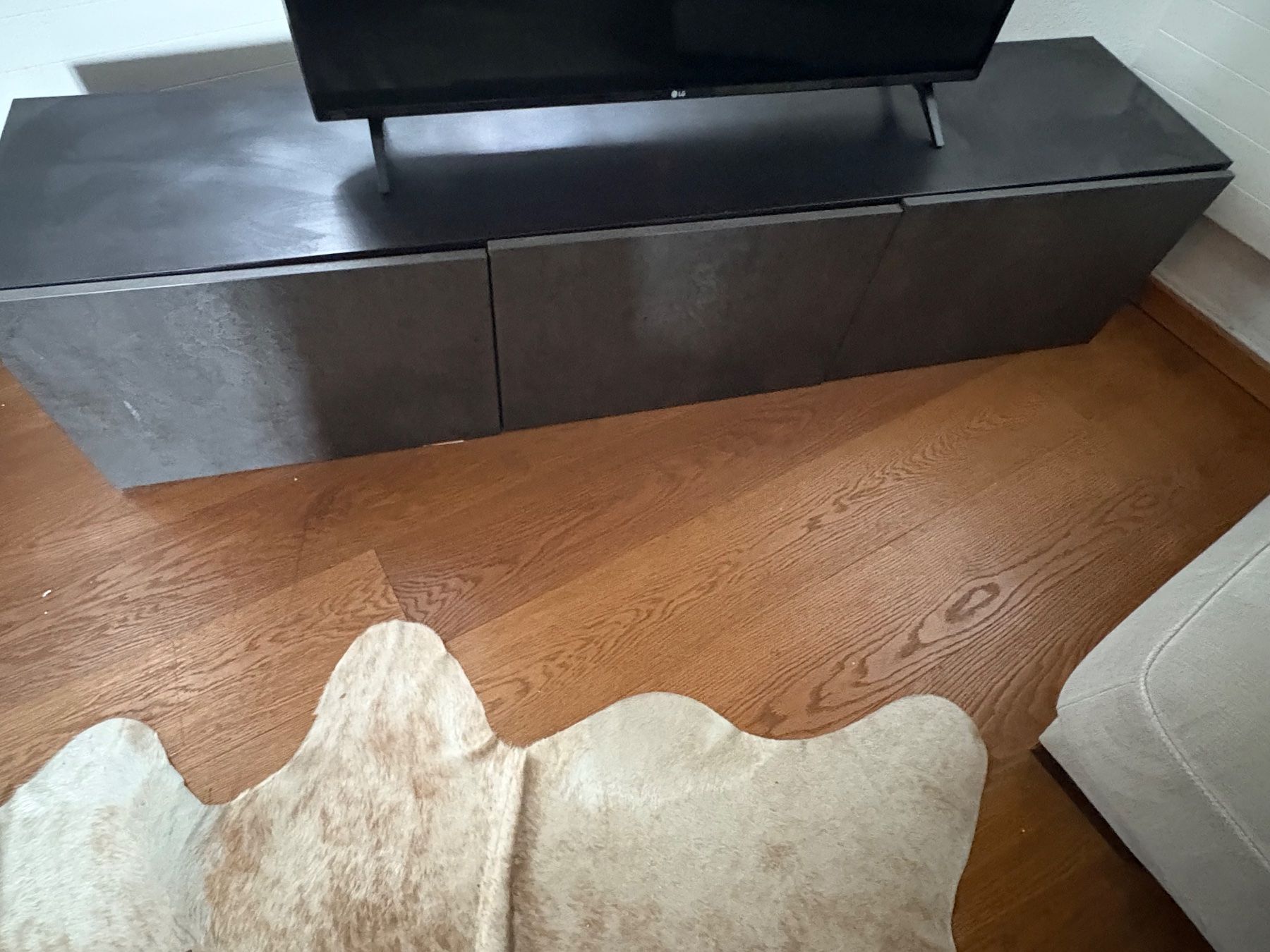 Ikea Meubles TV: KALLVIKEN IKEA  TV-Ständer (schwarz-grau) – D'occasion à Othmarsingen par shi_z6zz